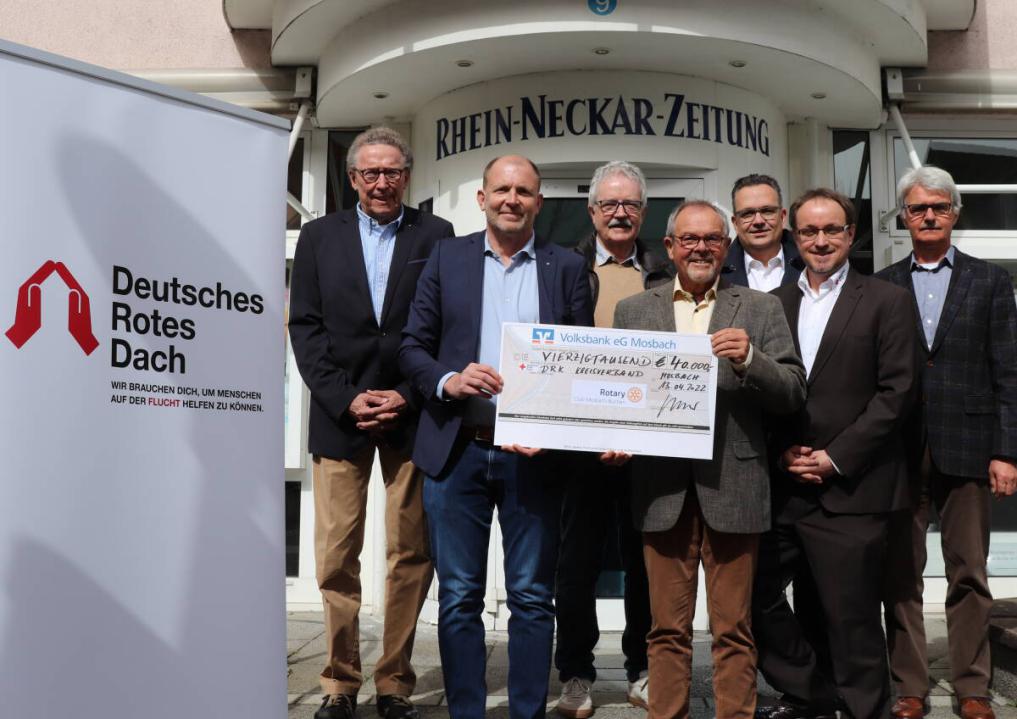  Klaus Saffenreuther, Rotary-Präsident Thomas Puffer, Ulrich Eiermann, DRK-Präsident Gerhard Lauth, Michael Weber, DRK-Kreisgeschäftsführer Steffen Blaschek und Volker Fütterer