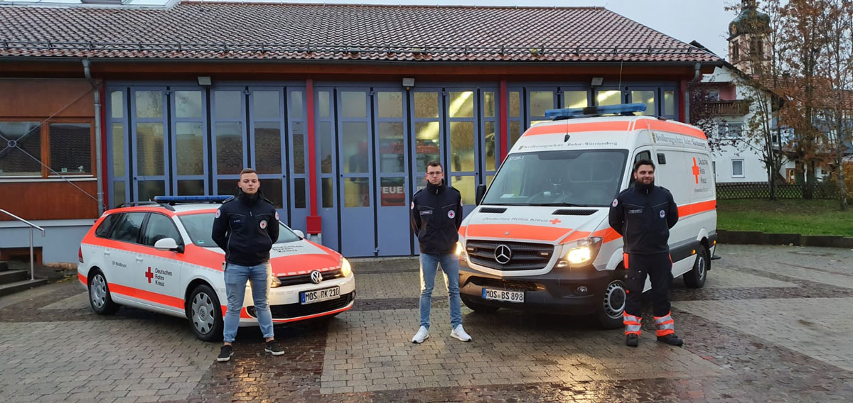 Ein umgewidmetes Einsatzfahrzeug (l.) konnte die Gruppe „Helfer vor Ort“ des DRK-Ortsvereins Waldbrunn dieser Tage neu in den Dienst stellen.