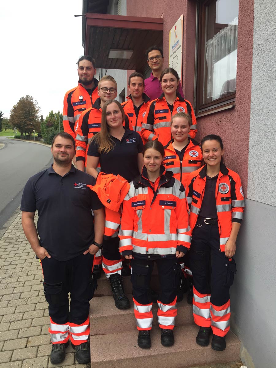 Auszubildende im Rettungsdienst beim DRK-Kreisverband Mosbach besuchten gemeinsam mit ihren Ausbildungsleitern die Hausarztpraxis von Dr. med. Ralf Stuck in Billigheim. 